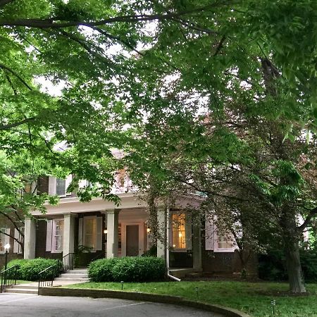 Charred Oaks Inn Versailles Exterior foto